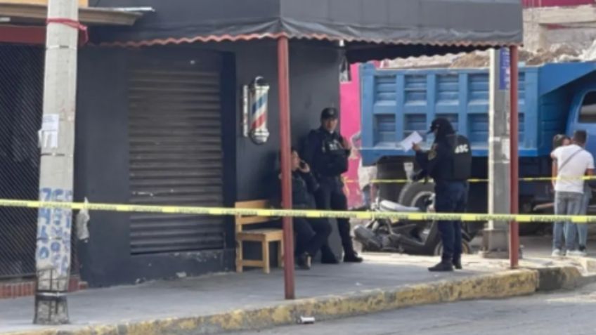 Sicarios asesinan a joven en una barbería; su madre asegura que no tenía problemas con nadie