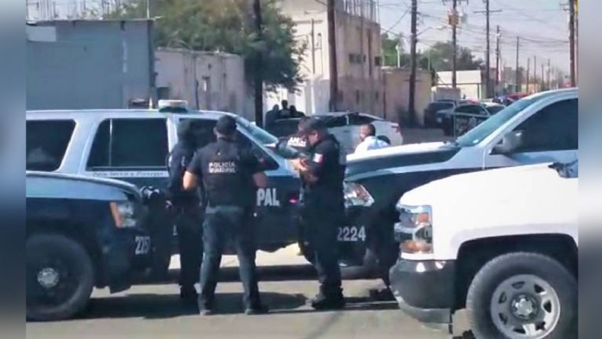 Balas en SLRC: Comando armado priva de la vida a dos de varios tiros; iban en un auto