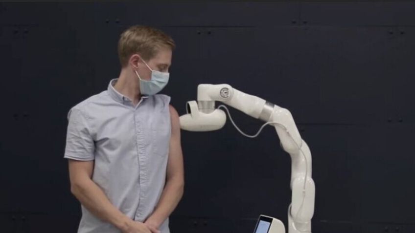 Conoce a 'Cobi': El robot que te inmunizará contra el Covid-19 sin usar agujas