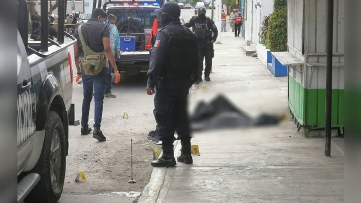 Con armas de grueso calibre, sicarios privan de la vida a un hombre en la calles; había testigos