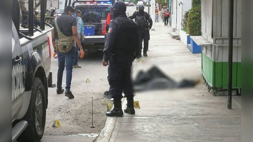 Con armas de grueso calibre, sicarios privan de la vida a un hombre en la calles; había testigos