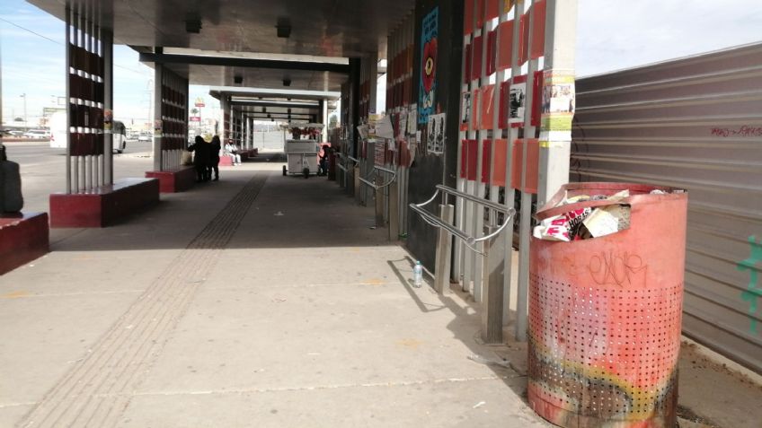 Usuarios en Hermosillo esperan el camión en paradas inseguras, sucias y vandalizadas