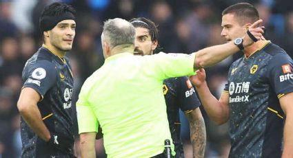 ¡Le sacan la roja! En menos de 30 segundos, Raúl Jiménez es expulsado en derrota de los Wolves