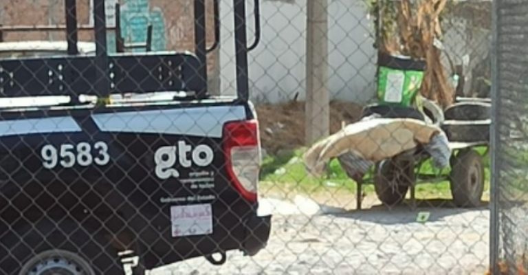 Autoridades llegan al lugar del crimen