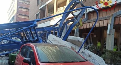 Tragedia en Italia: Grúa se desploma y 3 trabajadores mueren; siniestro queda en VIDEO