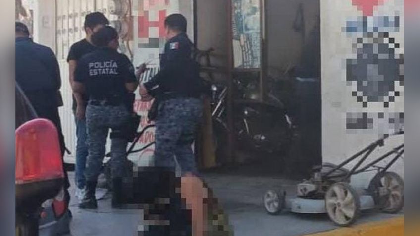 Pistoleros aniquilan a dos en taller de motocicletas; una mujer logró salvarse