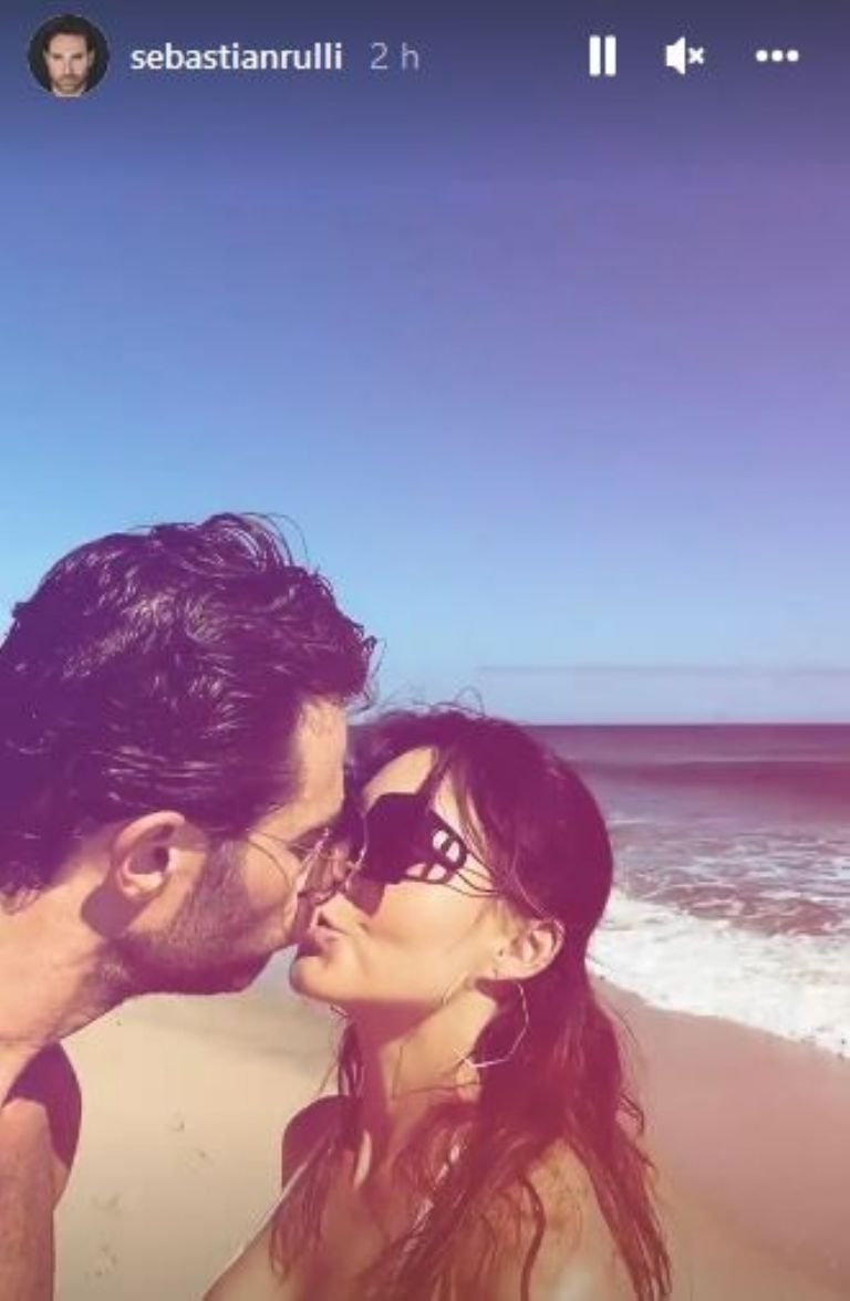 Angelique Boyer y Sebastián Rulli en la playa