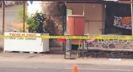 Frente a un puesto de tacos, abandonan a 'embolsado' con mensaje de amenaza