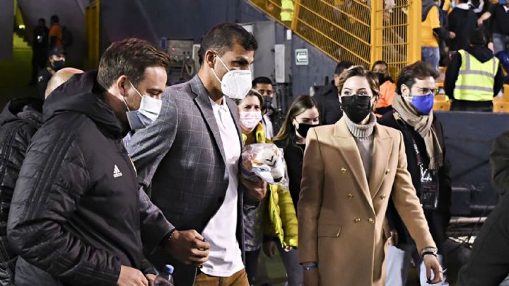 Nueva polémica de Nahuel Guzmán: Portero de Tigres lanza peluche a jugadoras de Rayadas