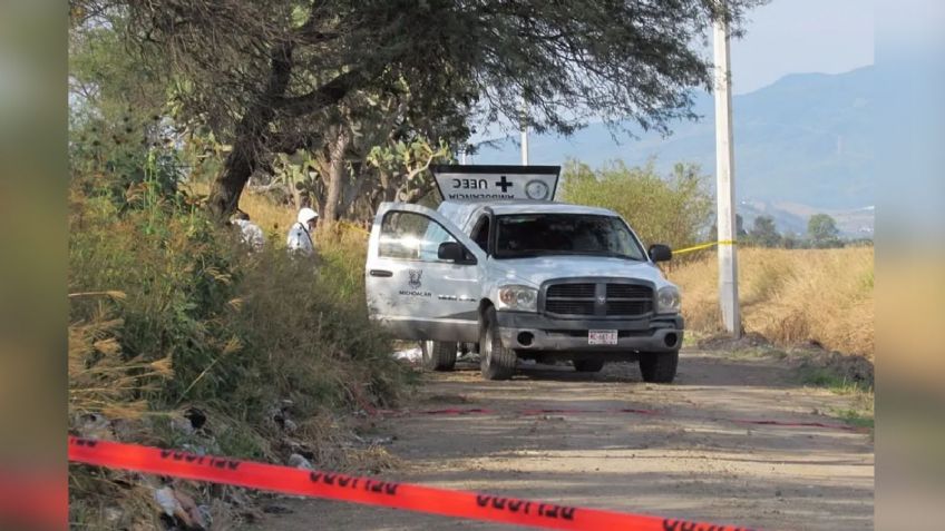 Sicarios asesinan a quemarropa a dos hombres y le colocan un 'narcomensaje'