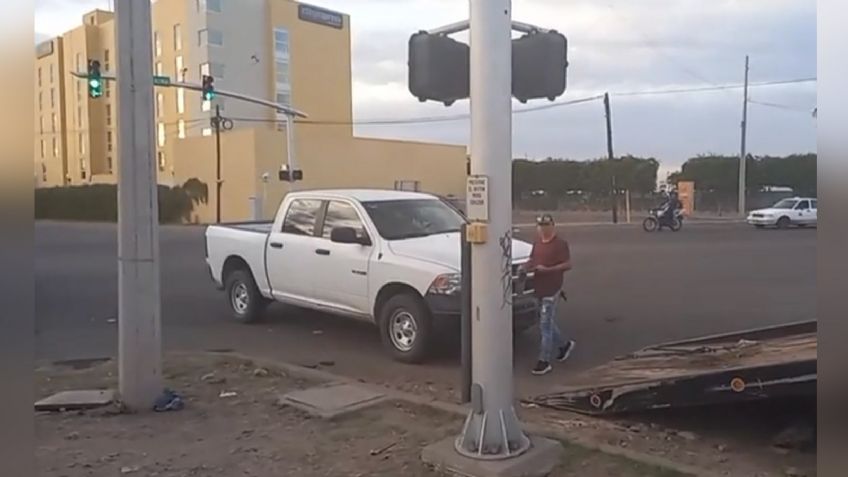Unidad de la AMIC y una motocicleta protagonizan choque en Cajeme; hay un lesionado