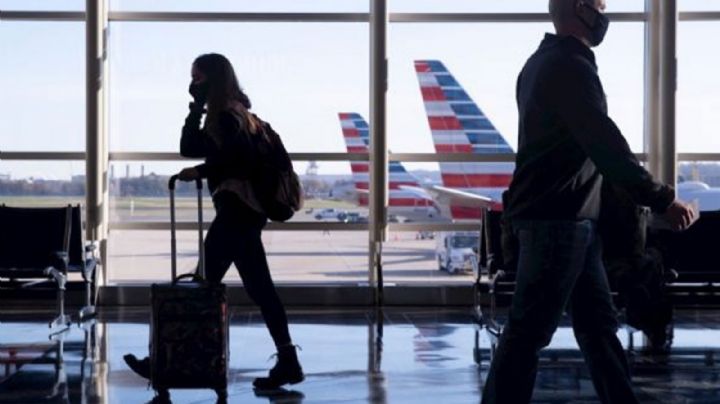 Ante variante Ómicron, entran en vigor nuevas reglas para viajeros con destino a EU