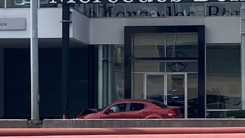 Caos en Monterrey: Al exterior de una agencia de autos, asesinan de cinco balazos a un hombre