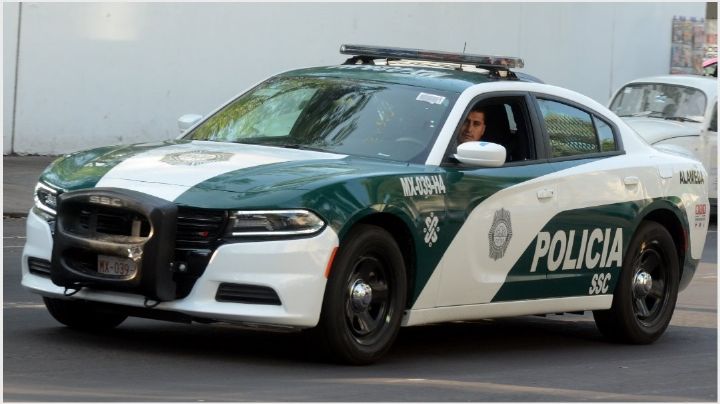 VIDEO: Aterrador momento en que un auto se estrella con tienda de conveniencia en CDMX