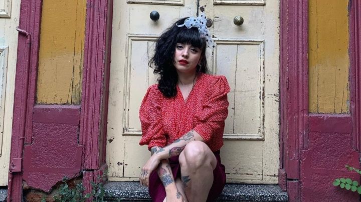 Mon Laferte aborda la menstruación a través de un polémico mural que adorna las calles de Chile