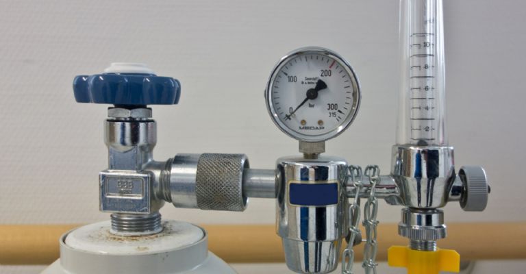 La madre acusa que el tanque de oxígeno de la ambulancia falló