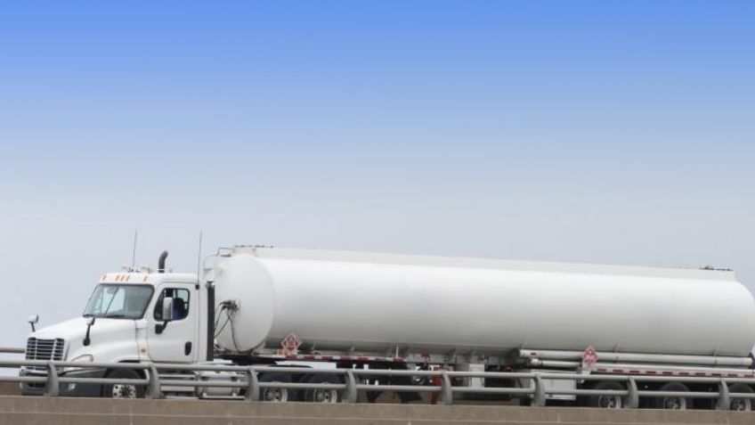 "No tenemos oxígeno": La desgarradora llamada de un hombre atrapado con 80 migrantes en un camión