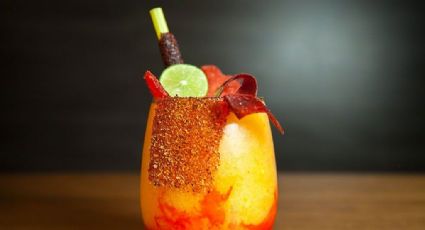 Refresca tus tardes con la fruta de temporada gracias a esta mangonada con chamoy