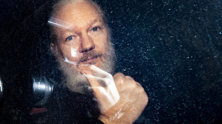 Biden busca anular el fallo que bloquea la extradición de Julian Assange a EU