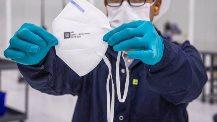 Científicos buscan crear cubrebocas con antiviral; matarían al coronavirus en poco tiempo