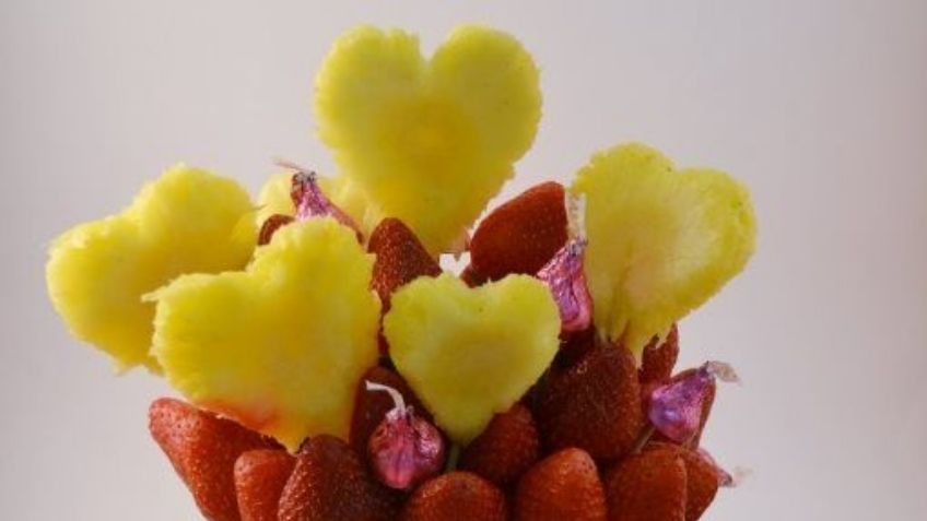 ¡Amor 'fitness'! Estas brochetas de fruta son perfectas para desayunar con tu pareja