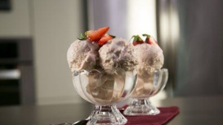 Natural, casero y delicioso: Este helado vegano de plátano y fresas será tu favorito
