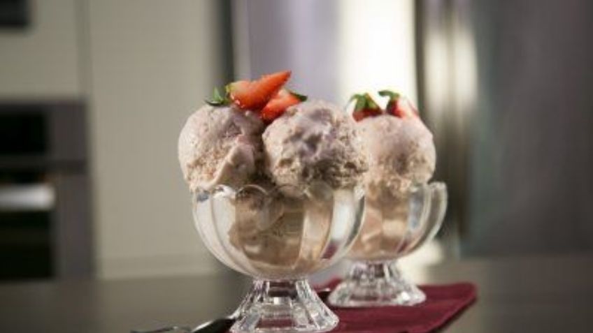 Natural, casero y delicioso: Este helado vegano de plátano y fresas será tu favorito