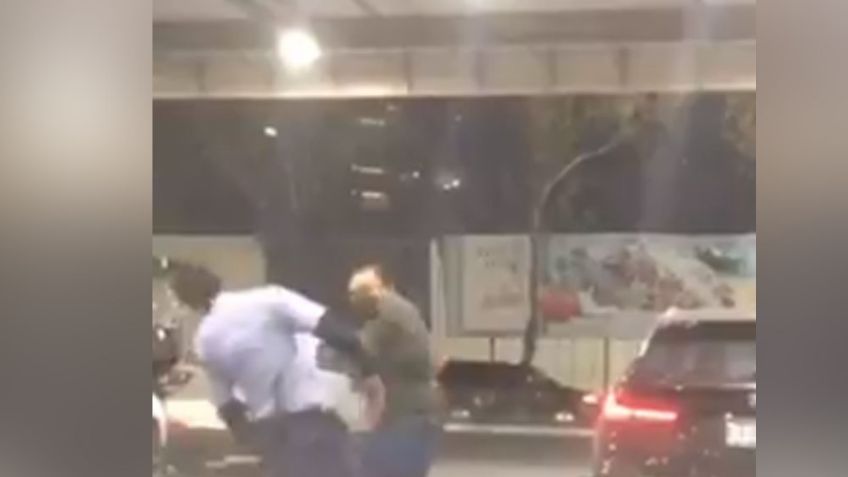 VIDEO: Cliente golpea a empleado de gasolinera de forma salvaje por negarle llenar el tanque