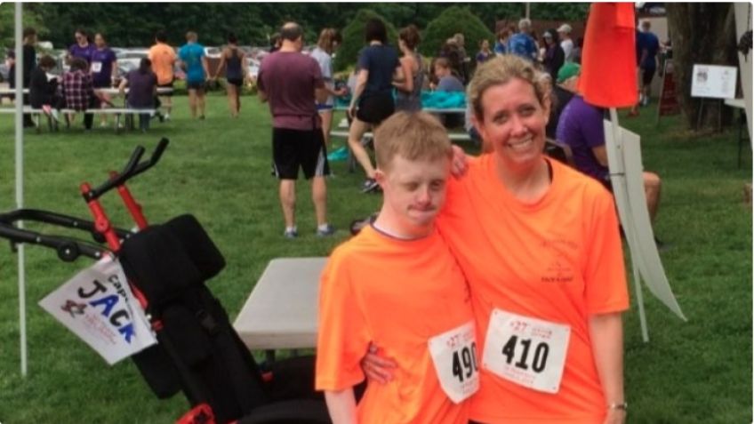 Mujer hunde su camioneta en un río para morir junto a su hijo con síndrome de Down