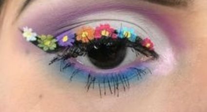 ¿Flores en el maquillaje para ojos? Descubre esta hermosa tendencia de primavera