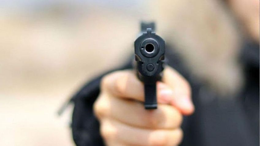 VIDEO: Ladrones irrumpen en restaurante de la CDMX y disparan para cometer un asalto