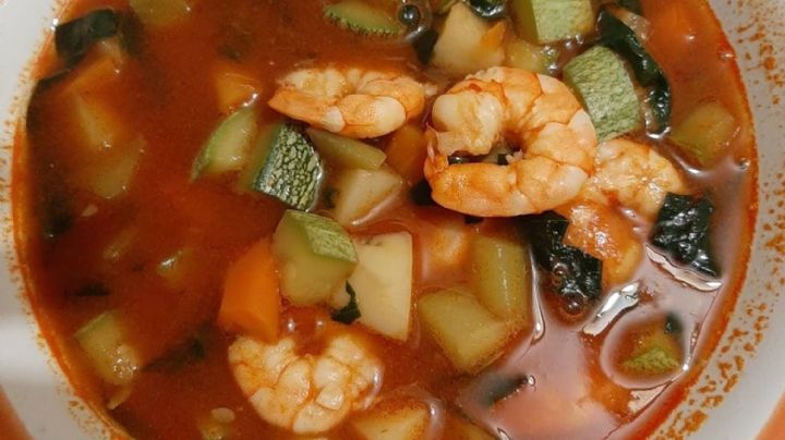 ¡Del mar a tu cocina! Disfruta de este delicioso caldo de camarón en Semana Santa