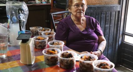 ¡El cáncer no la detiene! Doña Yolanda tiene más de 35 años vendiendo capirotada