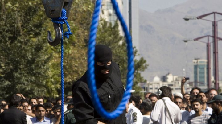 ¡Increíble! La iban a ahorcar por asesinar a su marido; murió antes de su ejecución