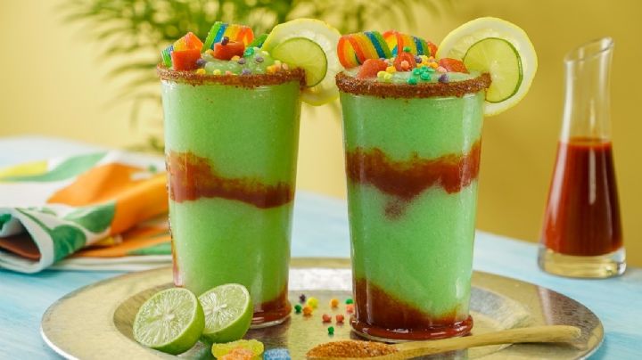 Gánale la batalla a las altas temperaturas con ayuda de esta rica chamoyada de pepino