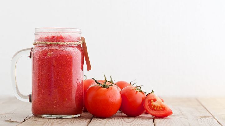 Disfruta de todos los nutrientes del jitomate con ayuda de este peculiar jugo