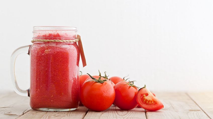 Disfruta de todos los nutrientes del jitomate con ayuda de este peculiar jugo