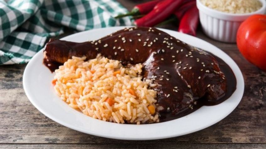 ¡No solo es el rojo! Conoce los diferentes tipos de mole que existen en México