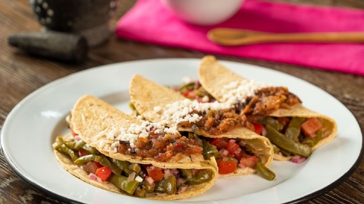 Pon a prueba tu sazón al preparar estos exquisitos tacos de nopales para la Cuaresma