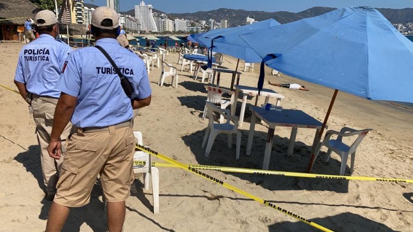 Desde el mar, sicarios llegan a playa y matan a bañista; le disparan en la cabeza