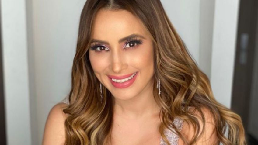 Con coqueto vestido amarillo, Cynthia Rodríguez sorprende a todo TV Azteca desde 'VLA'