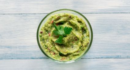 ¿Sin aguacate? Aprende a preparar el famoso guacamole falso de las redes sociales