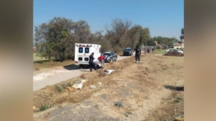 Dos cadáveres con signos de violencia son abandonados en lote baldío del Edomex