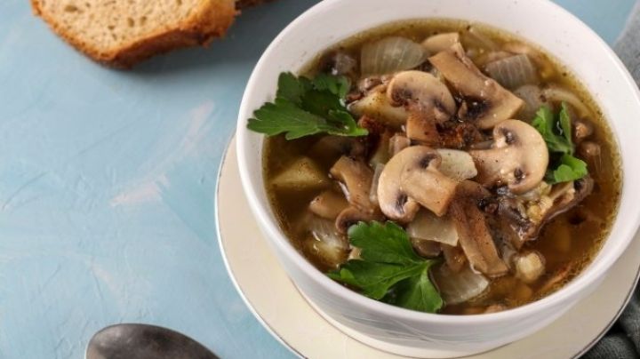 No dejes de consumir proteína en esta Cuaresma al preparar esta rica sopa de champiñones
