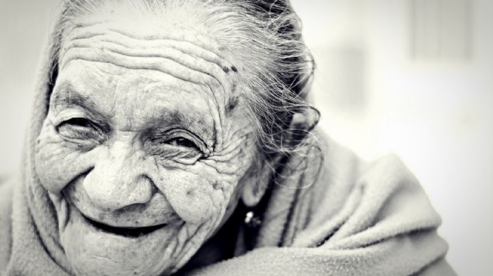 ¿Hay adultos mayores en tu casa? Sigue estas recomendaciones para cuidar mejor de ellos