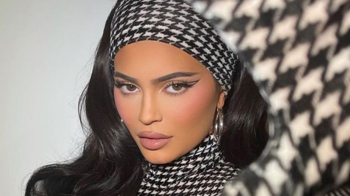 Kylie Jenner se luce con coqueto traje de cuerpo completo y desata locura en Instagram