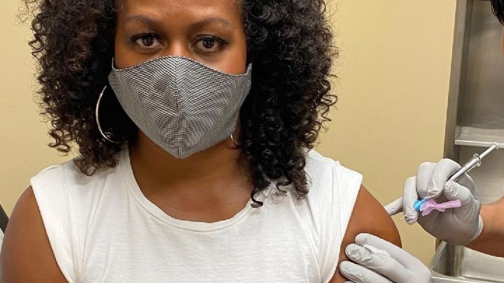 Michelle Obama se vacuna contra Covid-19: "Vacunarse salvará vidas y esa vida podría ser tuya"