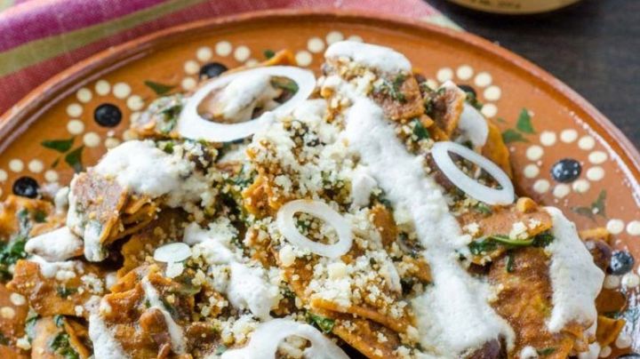 ¡Deliciosos, tradicionales y fáciles! Descubre cómo preparar estos chilaquiles de mole