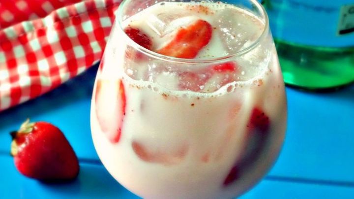 Alegra tu fin de semana con una deliciosa, sencilla y refrescante piña colada de fresa