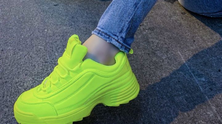 Aprende a combinar tus tenis neón con estas ideas para inspirar todos tus 'outfits'